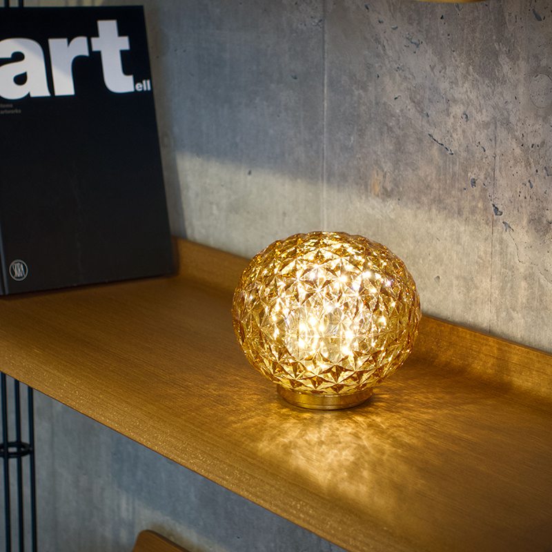 ミニプラネット バッテリー｜Kartell｜カルテルオフィシャルサイト 