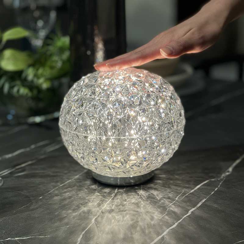 Kartel ミニプラネット　スモーク ミニプラネット バッテリー｜Kartell｜カルテルオフィシャルサイト