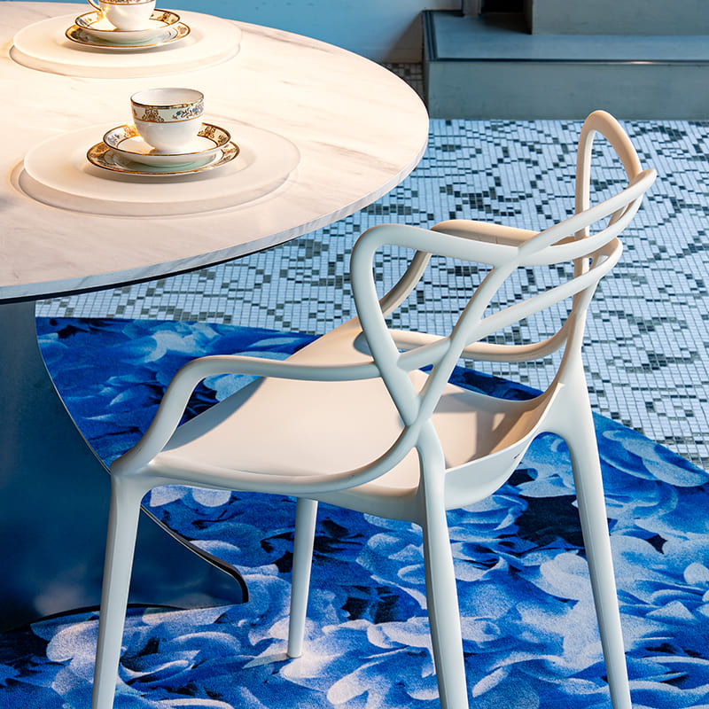 【正規品】【未使用】Kartell マスターズ　ホワイト二脚 Kartell（カルテル） GWも休まず配送 【並行輸入品】 マスターズ