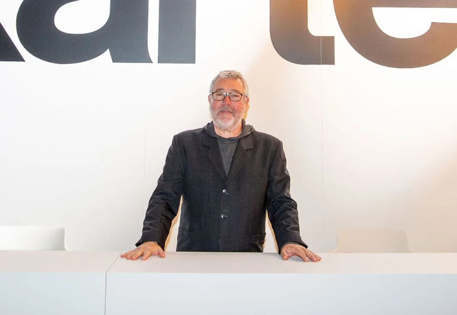 トーヨーキッチンスタイル　Kartell　カルテル　椅子　マスターズ